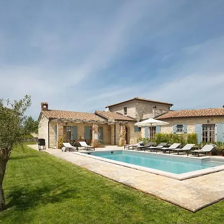 Rustic Cardamine With A Pool In Istria Villa