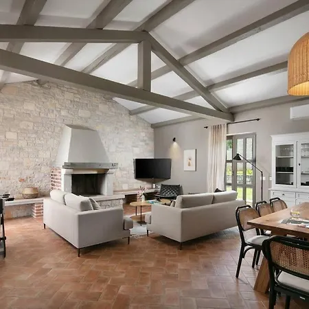 Villa Rustic Cardamine With A Pool In Istria Sveti Lovreč Pazenatički