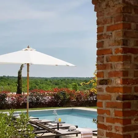 Rustic Cardamine With A Pool In Istria *