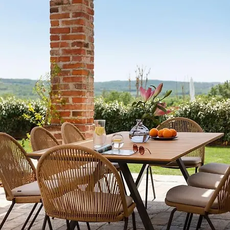 Rustic Cardamine With A Pool In Istria